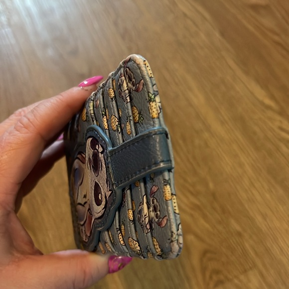 Stitch Cardholder - Picture 3 of 4